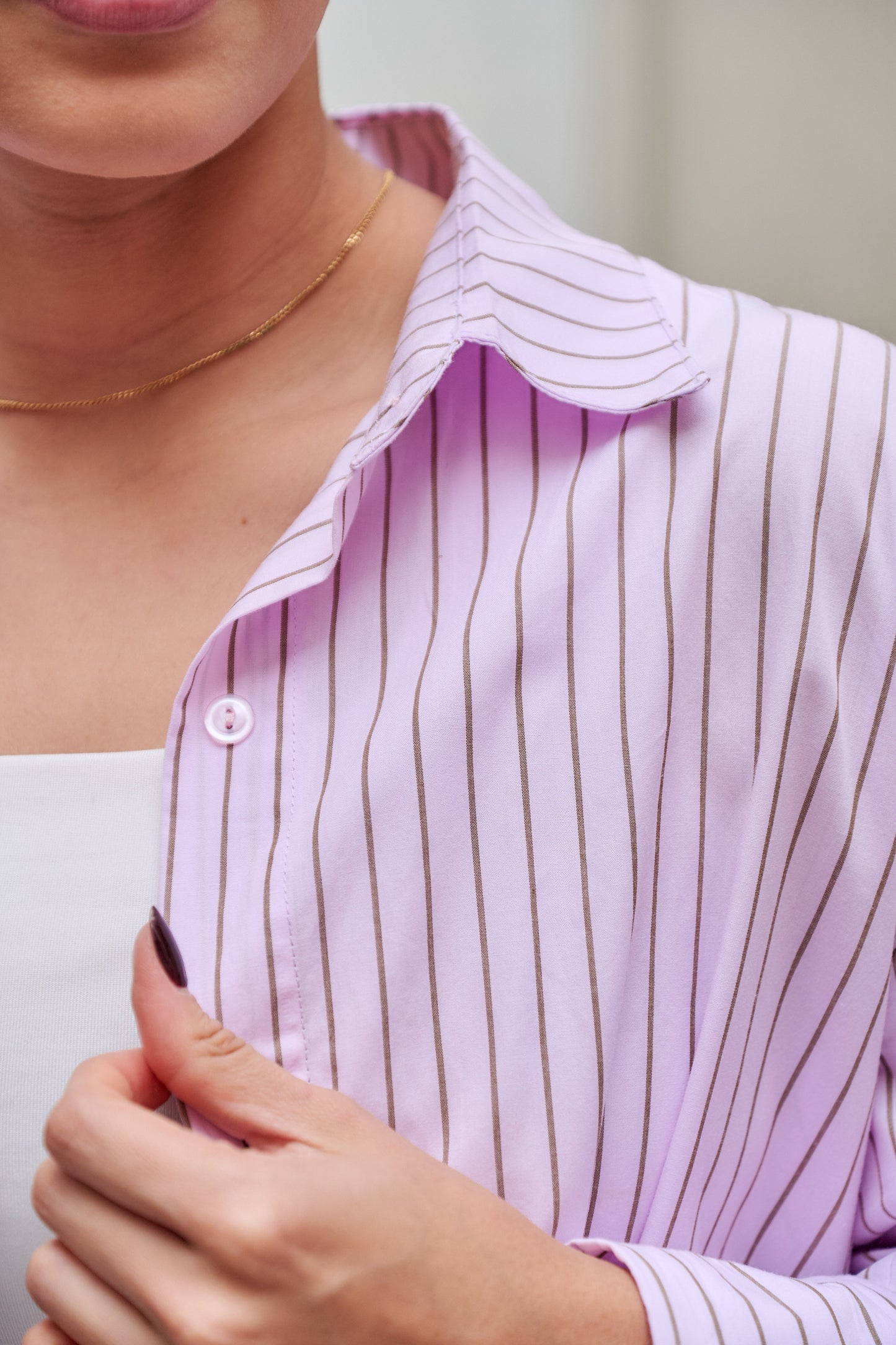 CAMISA OVERSIZE KALANA ROSADA CON MARRON